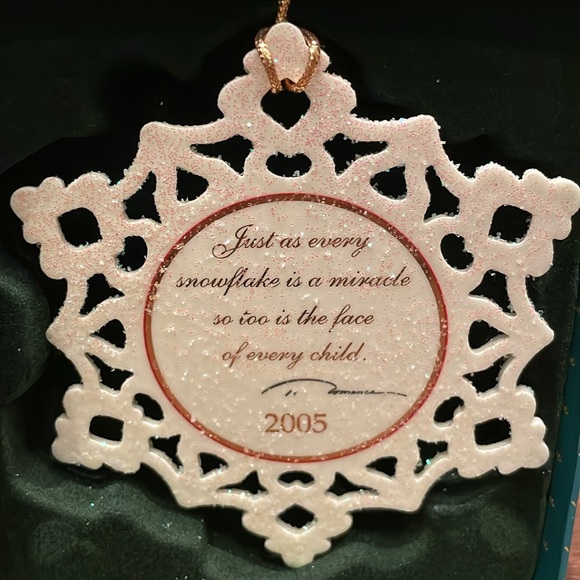 Trisha Romance 2005 ornament Porcelain Snowflake - Picture 5 of 5